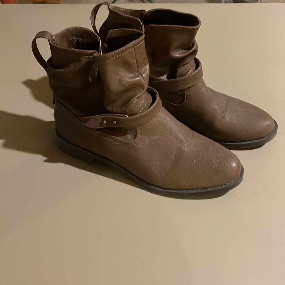 ANKLE BOOTIES